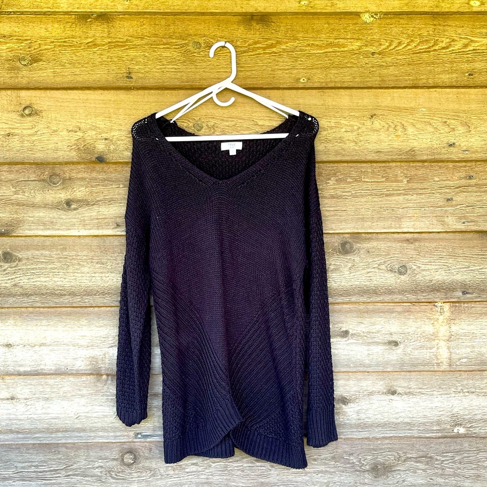 True craft black sweater